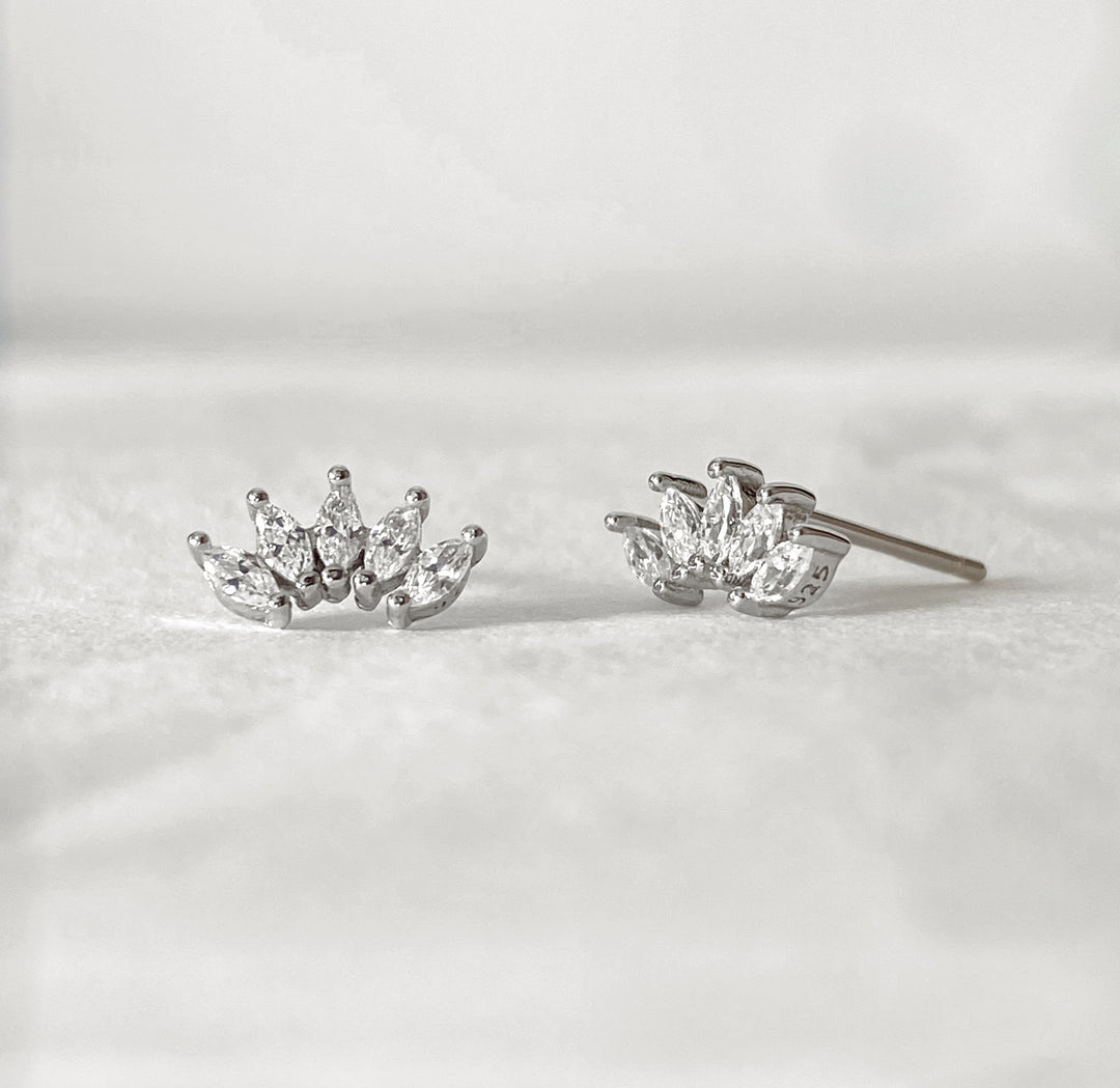 VEGA SILVER WHITE EARRINGS