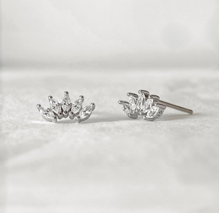VEGA SILVER WHITE EARRINGS
