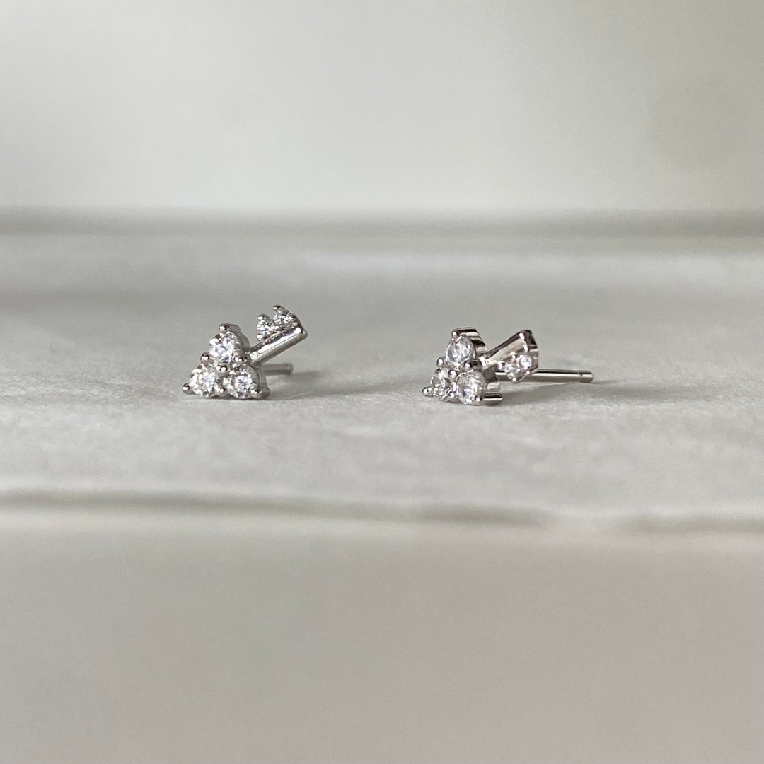 KEY SILVER WHITE EARRINGS