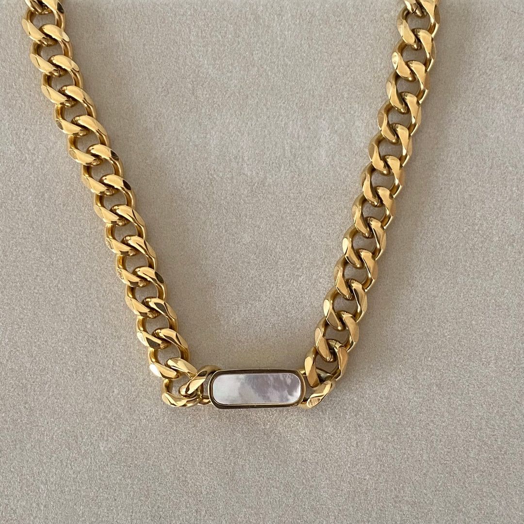 VALERIA WHITE NECKLACE