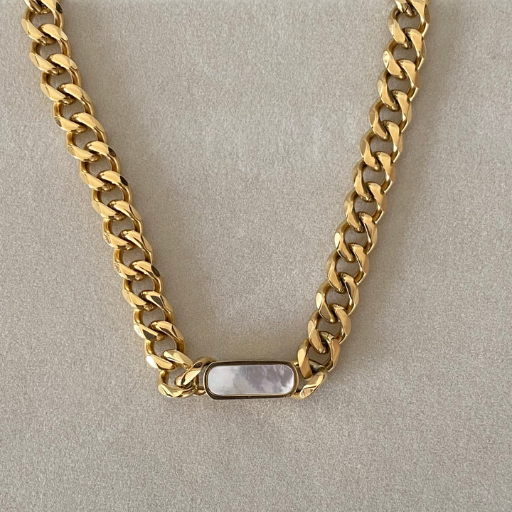 VALERIA WHITE NECKLACE