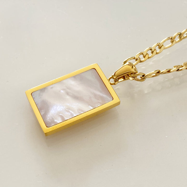 IRIA WHITE NECKLACE