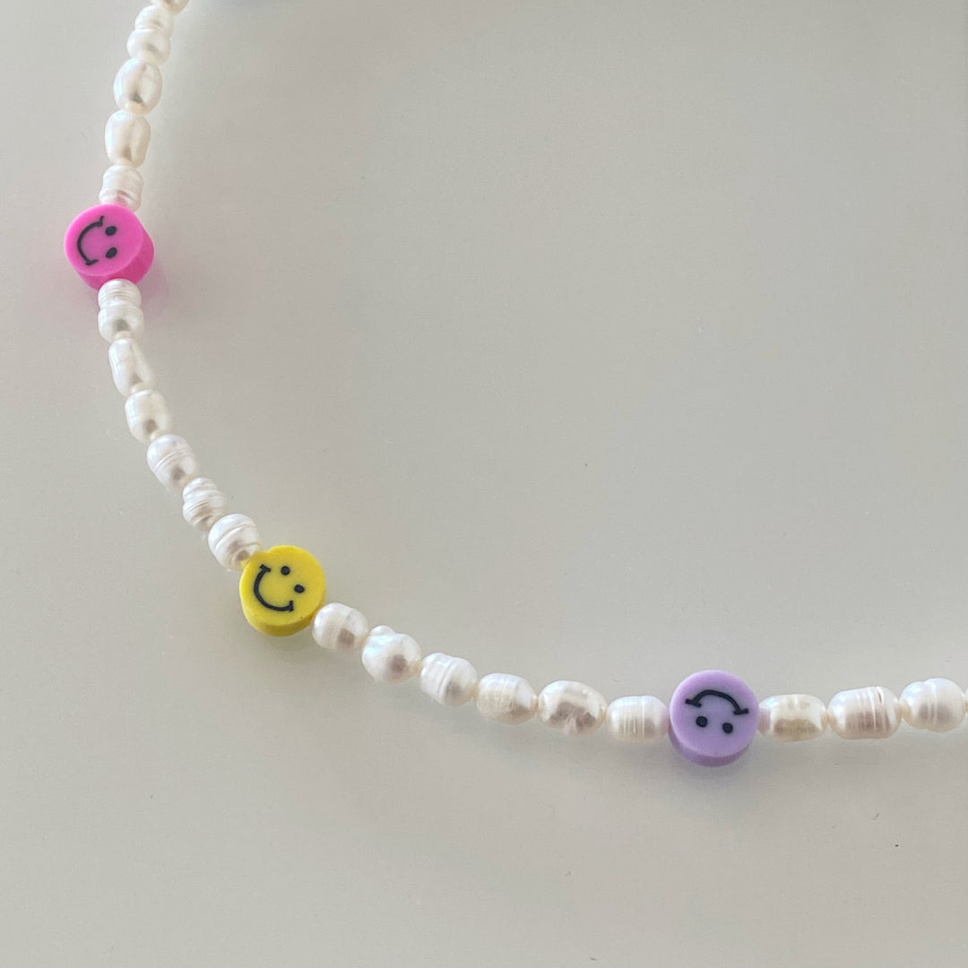 SMILEY PEARL NECKLACE