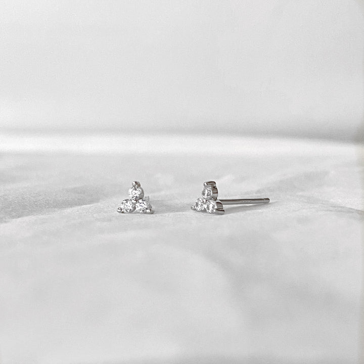 KOI SILVER WHITE EARRINGS