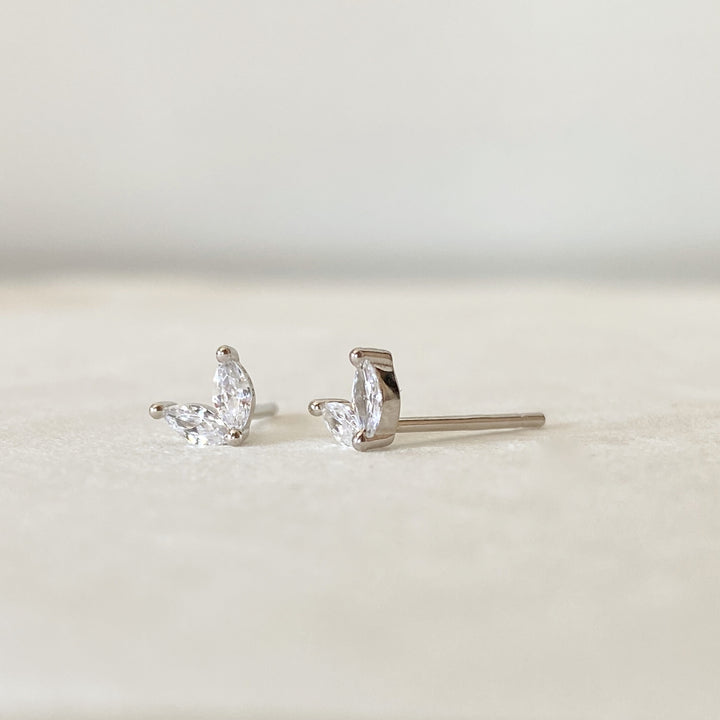 EMMA SILVER WHITE EARRINGS