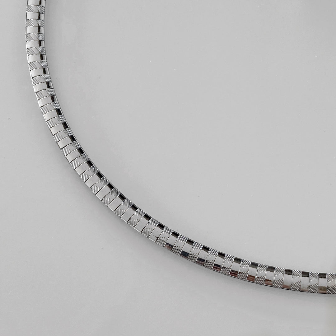 ABBY SILVER NECKLACE