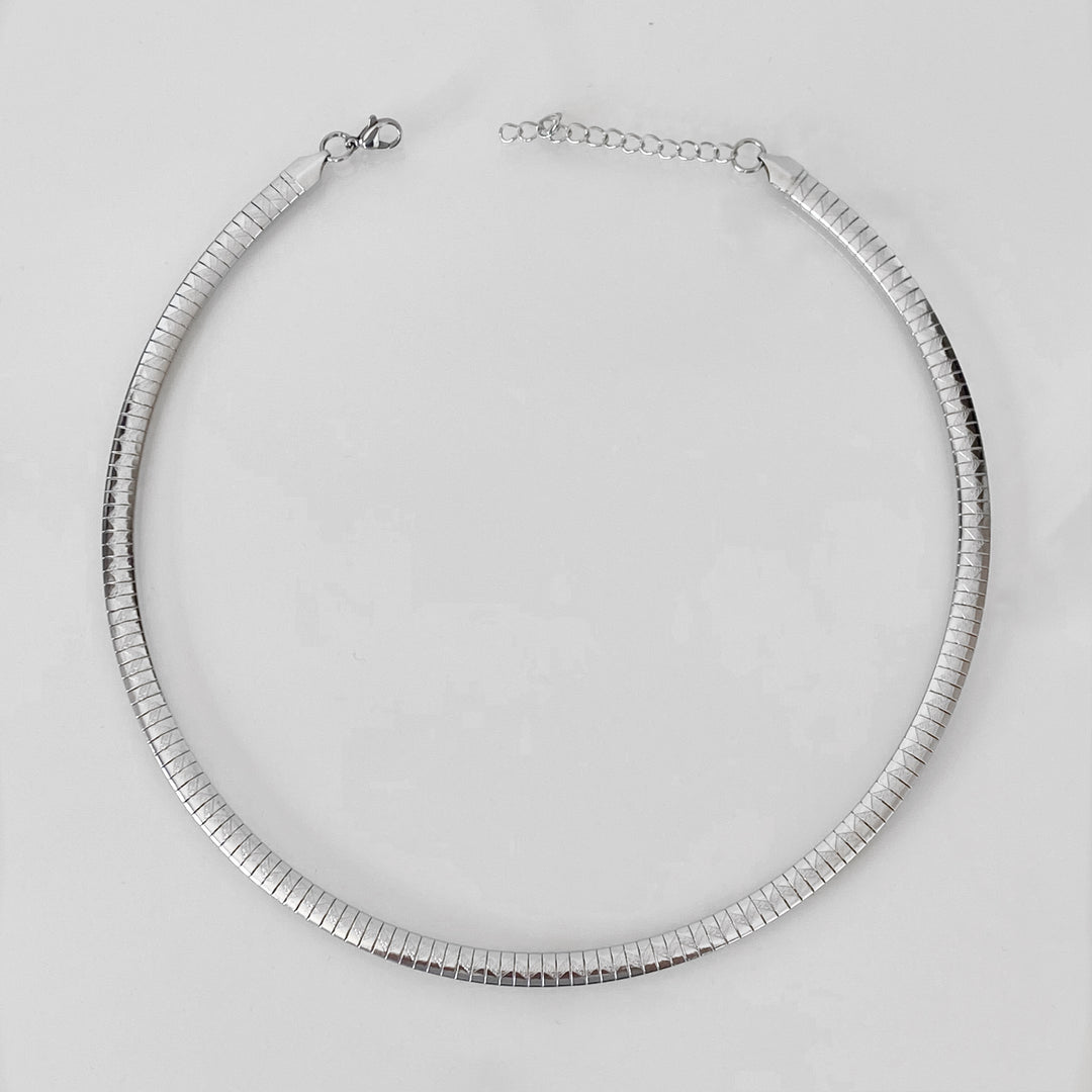 REESE SILVER NECKLACE