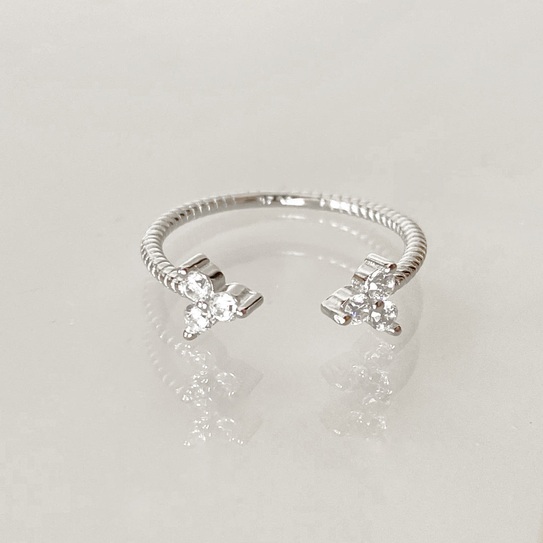 SIERA SILVER WHITE RING